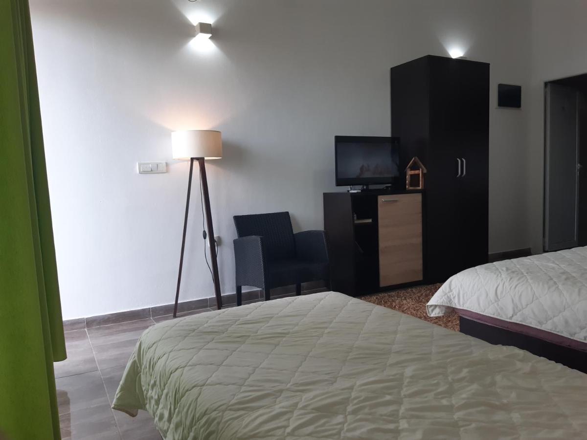 Zara Apartments 乌尔齐尼 外观 照片